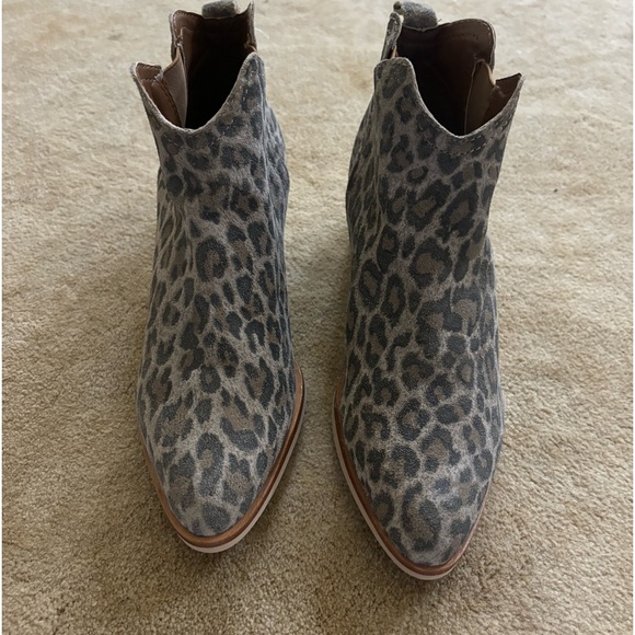 Crevo “Canna” Cheetah Print Booties (NWT) 8 - Picture 2 of 8